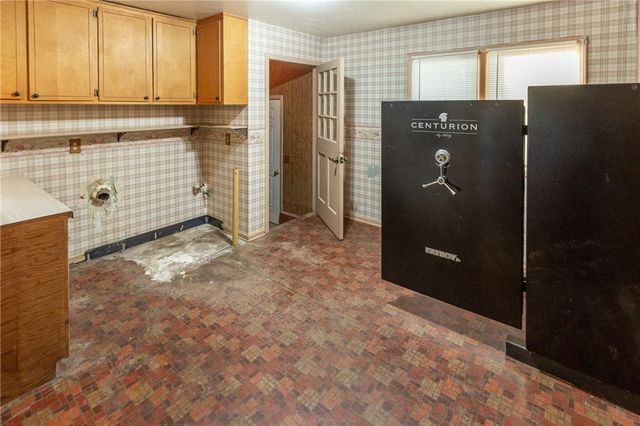 64 SW 401st Road, Centerview, MO 64019