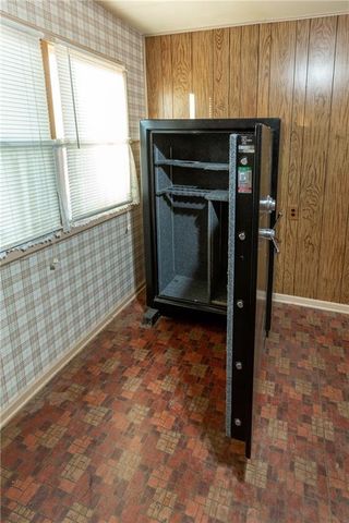 64 SW 401st Road, Centerview, MO 64019