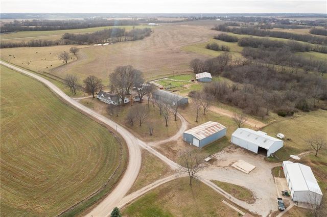 64 SW 401st Road, Centerview, MO 64019