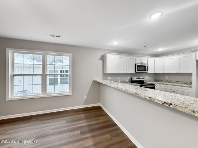 203 Charles Carr Dr, Harrodsburg, KY 40330