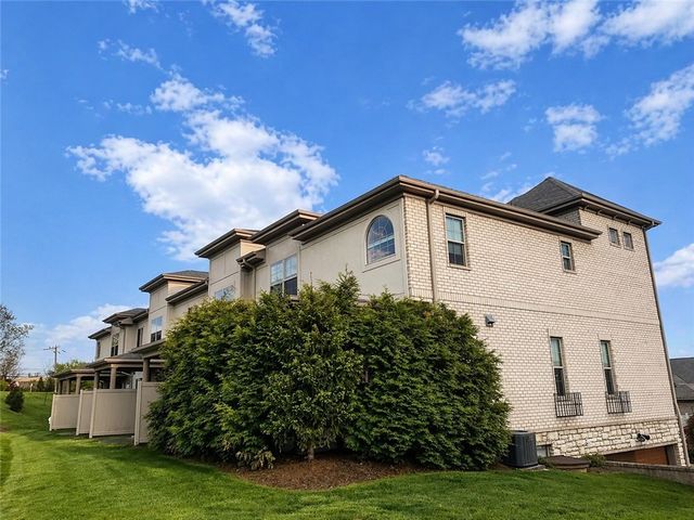 245 Lucca Ln, Upper St Clair, PA 15241