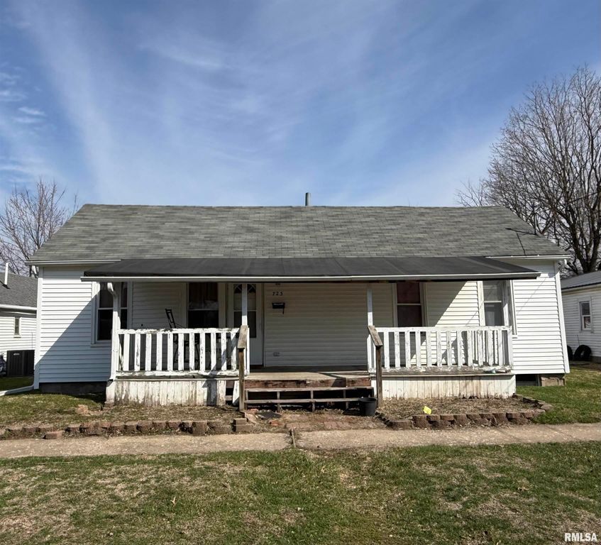 723 S 3RD Avenue, Canton, IL 61520