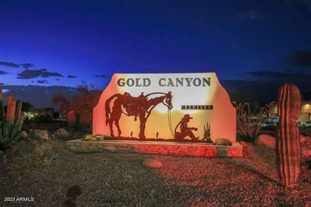 9244 E Mogollon Trail, Gold Canyon, AZ 85118