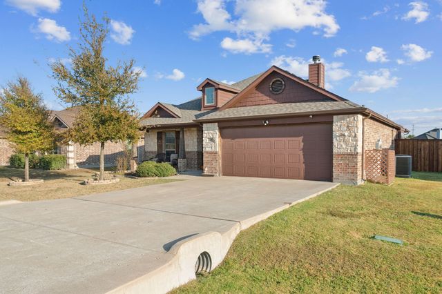 105 Cherry Point Drive, Palmer, TX 75152