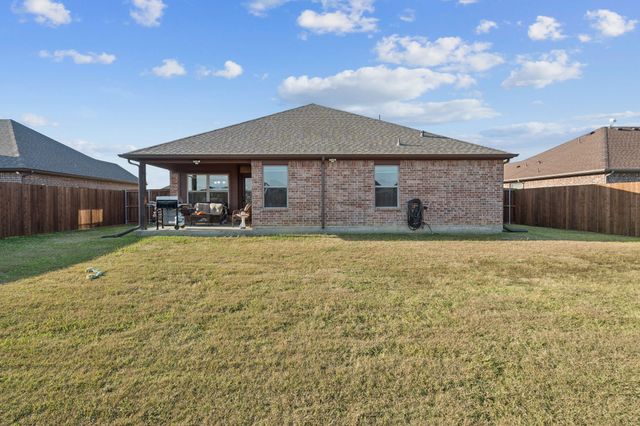 105 Cherry Point Drive, Palmer, TX 75152