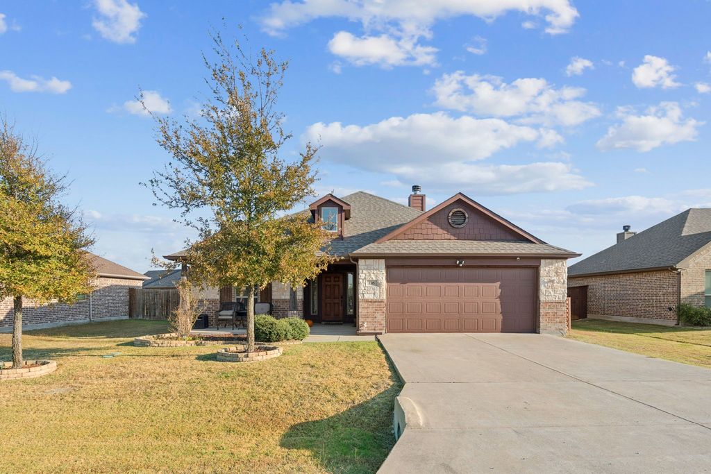 105 Cherry Point Drive, Palmer, TX 75152