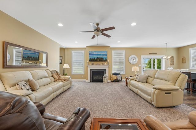 549 Landing Court, Washington Twp, PA 15613