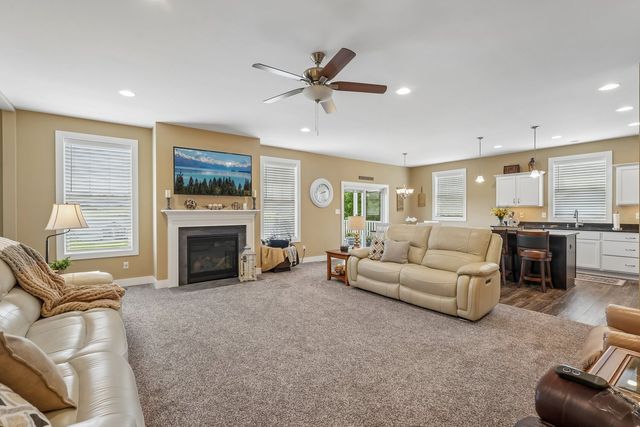 549 Landing Court, Washington Twp, PA 15613