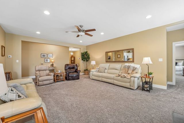 549 Landing Court, Washington Twp, PA 15613