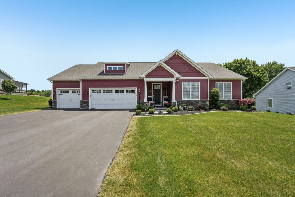 549 Landing Court, Washington Twp, PA 15613