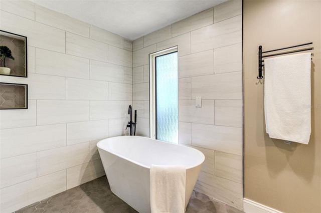 11935 RIVERHILLS DRIVE, Temple Terrace, FL 33617