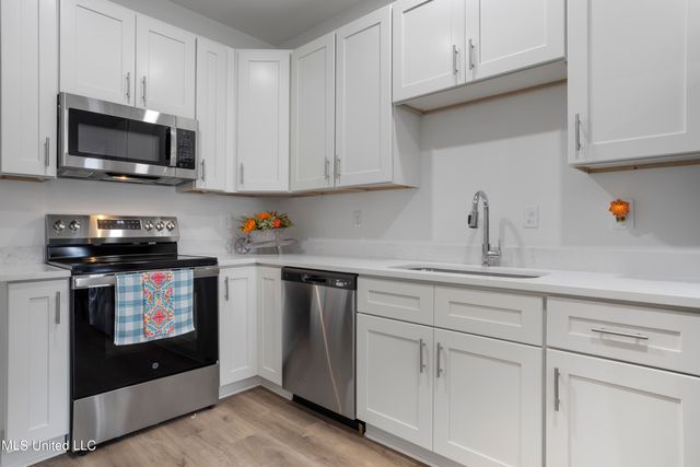 8701 Old Spanish Trail, 207, Ocean Springs, MS 39564