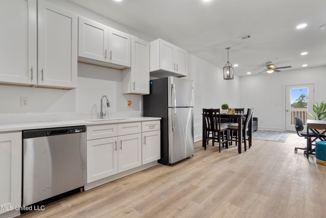 8701 Old Spanish Trail, 207, Ocean Springs, MS 39564