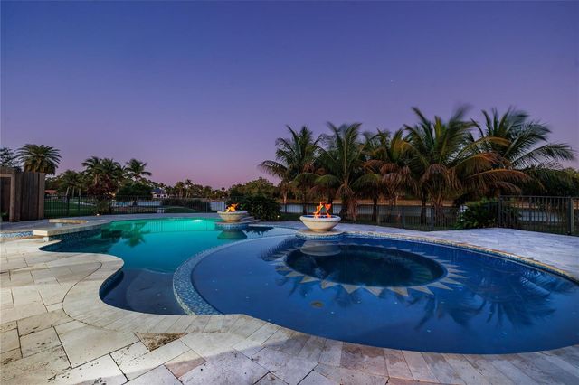 5660 Lago Del Sol Drive, Lake Worth, FL 33449