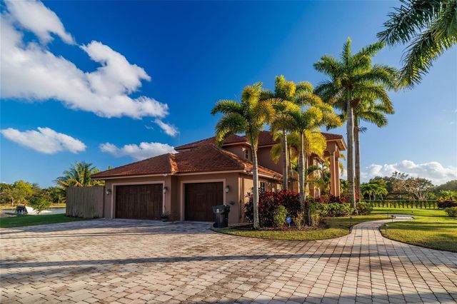 5660 Lago Del Sol Drive, Lake Worth, FL 33449