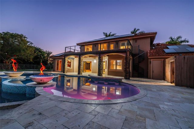 5660 Lago Del Sol Drive, Lake Worth, FL 33449