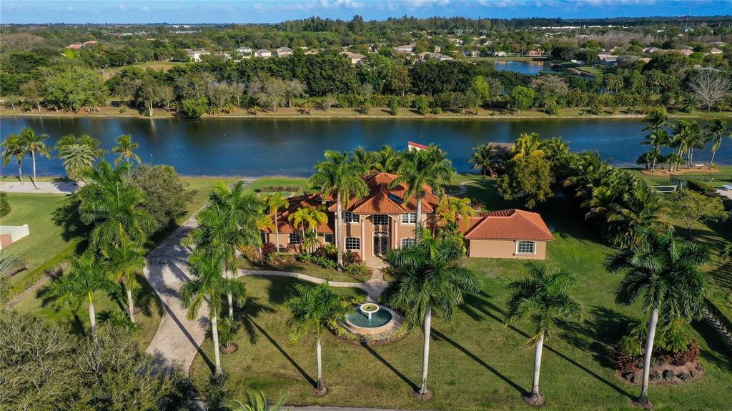 5660 Lago Del Sol Drive, Lake Worth, FL 33449