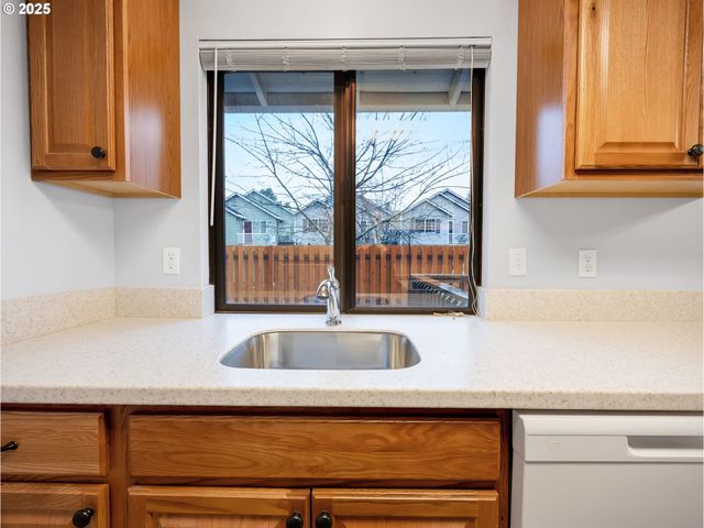 2807 Se 174TH Ave, Portland, OR 97236