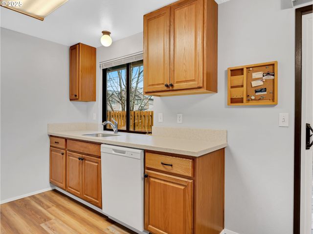 2807 Se 174TH Ave, Portland, OR 97236