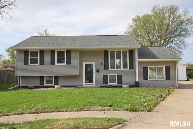 4 PIONEER Court, Pekin, IL 61554
