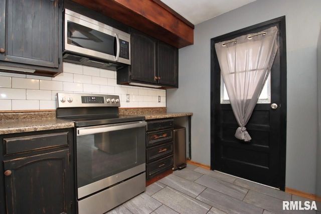 4 PIONEER Court, Pekin, IL 61554