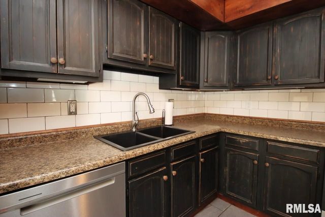 4 PIONEER Court, Pekin, IL 61554
