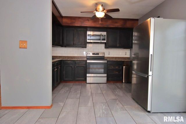 4 PIONEER Court, Pekin, IL 61554