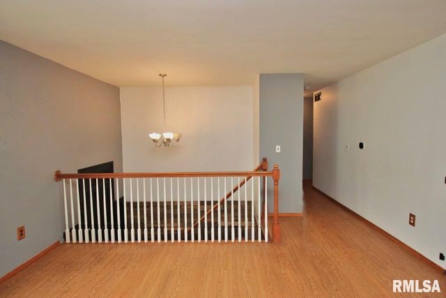 4 PIONEER Court, Pekin, IL 61554