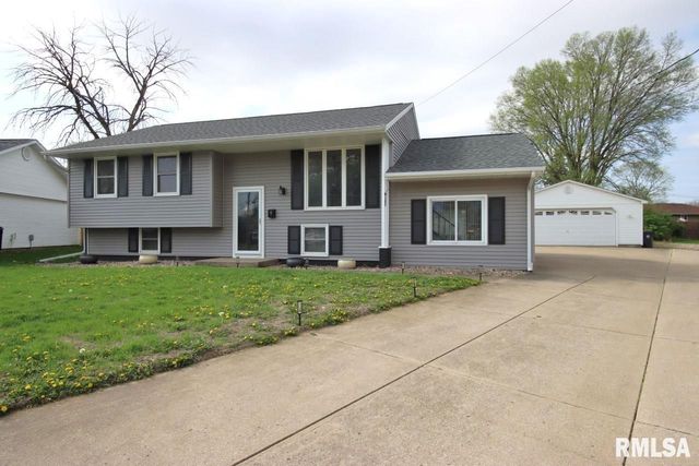 4 PIONEER Court, Pekin, IL 61554