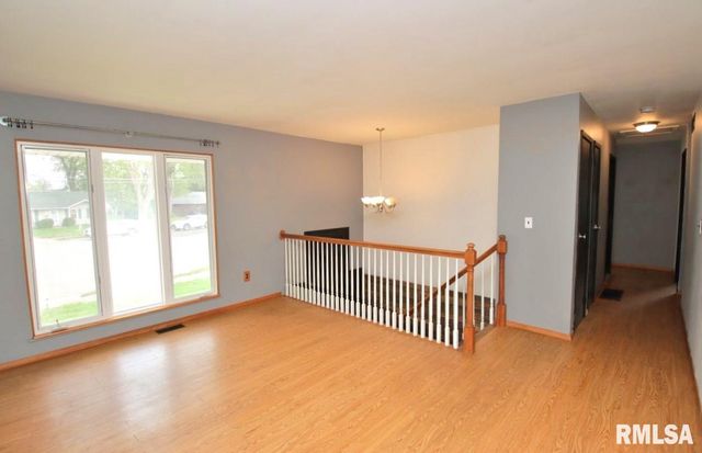 4 PIONEER Court, Pekin, IL 61554