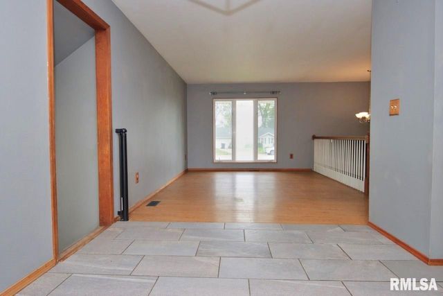4 PIONEER Court, Pekin, IL 61554