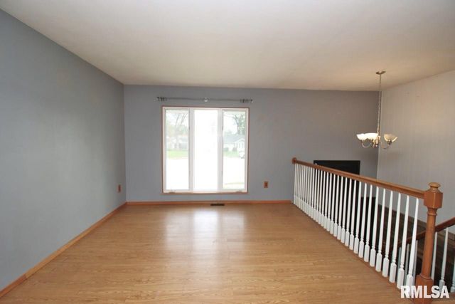 4 PIONEER Court, Pekin, IL 61554