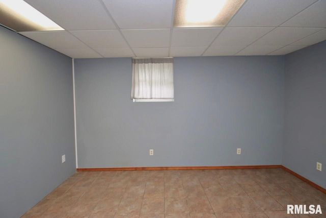 4 PIONEER Court, Pekin, IL 61554