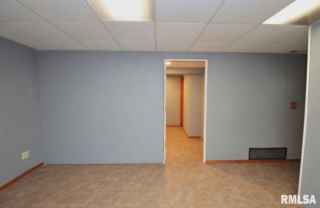 4 PIONEER Court, Pekin, IL 61554