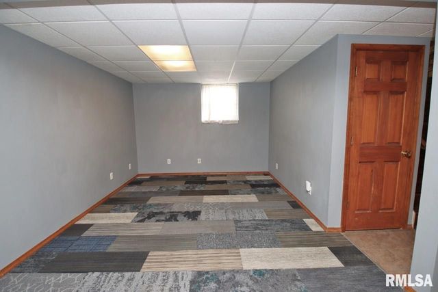 4 PIONEER Court, Pekin, IL 61554