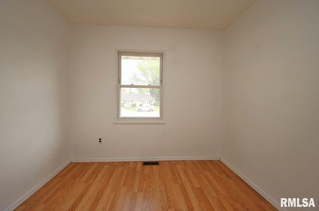 4 PIONEER Court, Pekin, IL 61554