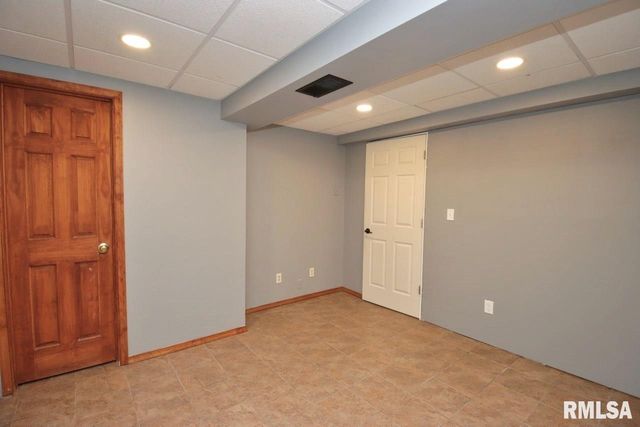 4 PIONEER Court, Pekin, IL 61554