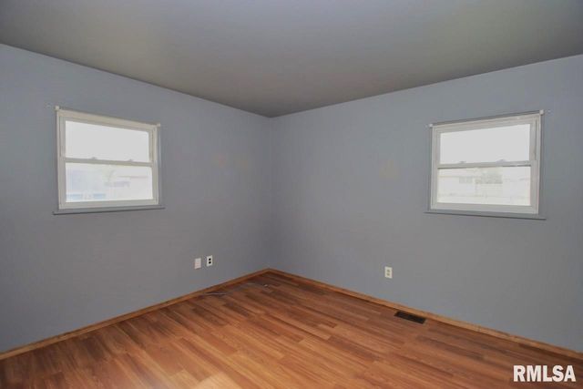 4 PIONEER Court, Pekin, IL 61554