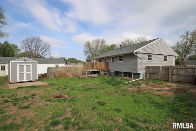 4 PIONEER Court, Pekin, IL 61554