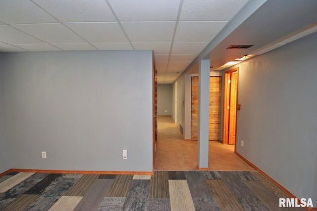 4 PIONEER Court, Pekin, IL 61554