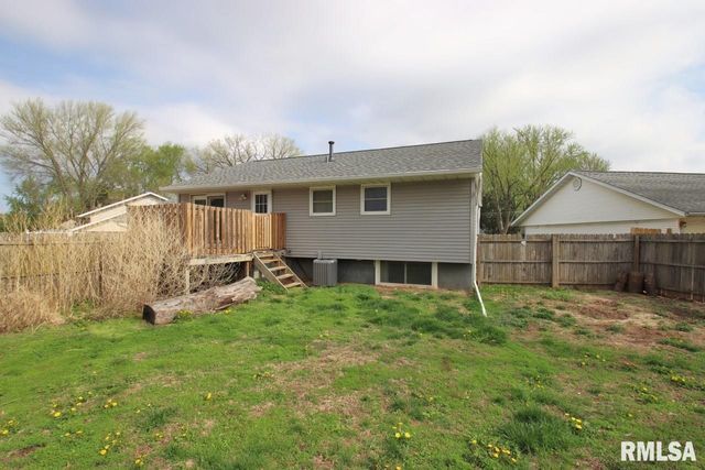 4 PIONEER Court, Pekin, IL 61554