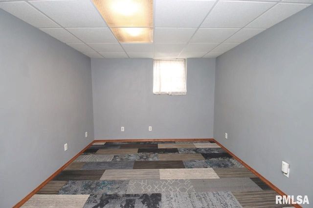 4 PIONEER Court, Pekin, IL 61554