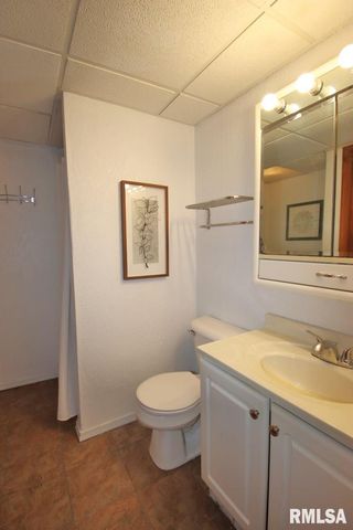 4 PIONEER Court, Pekin, IL 61554