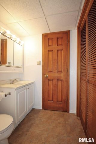 4 PIONEER Court, Pekin, IL 61554