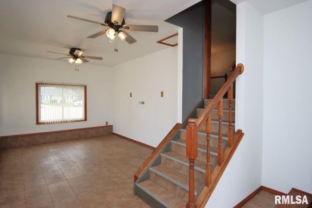 4 PIONEER Court, Pekin, IL 61554