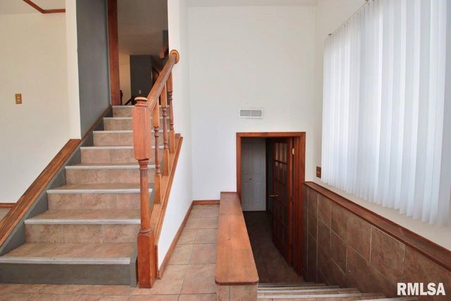 4 PIONEER Court, Pekin, IL 61554