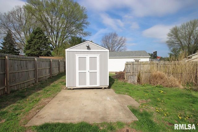 4 PIONEER Court, Pekin, IL 61554