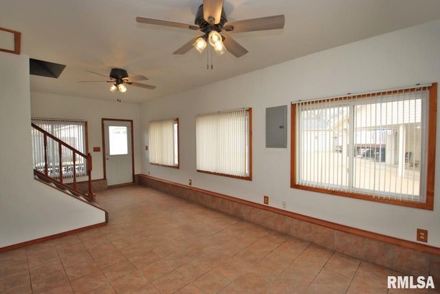 4 PIONEER Court, Pekin, IL 61554