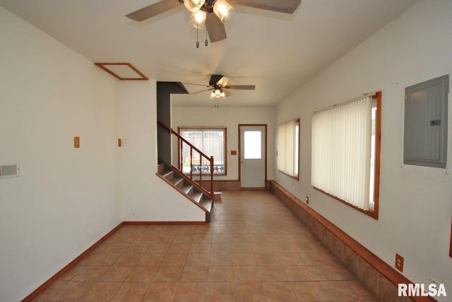 4 PIONEER Court, Pekin, IL 61554