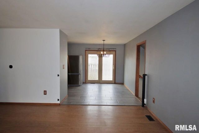 4 PIONEER Court, Pekin, IL 61554